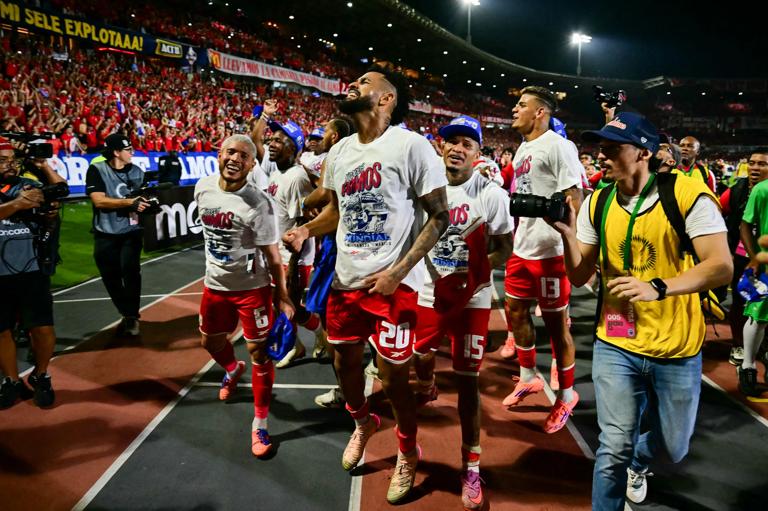 Panama players celebrate after winning the 2026 FIFA World Cup Concacaf qualifier football match between Panama and El Salvador at the Rommel Fernandez Stadium in Panama City on November 18, 2025. (Photo by MARTIN BERNETTI / AFP) (Photo by MARTIN BERNETTI/AFP via Getty Images)          