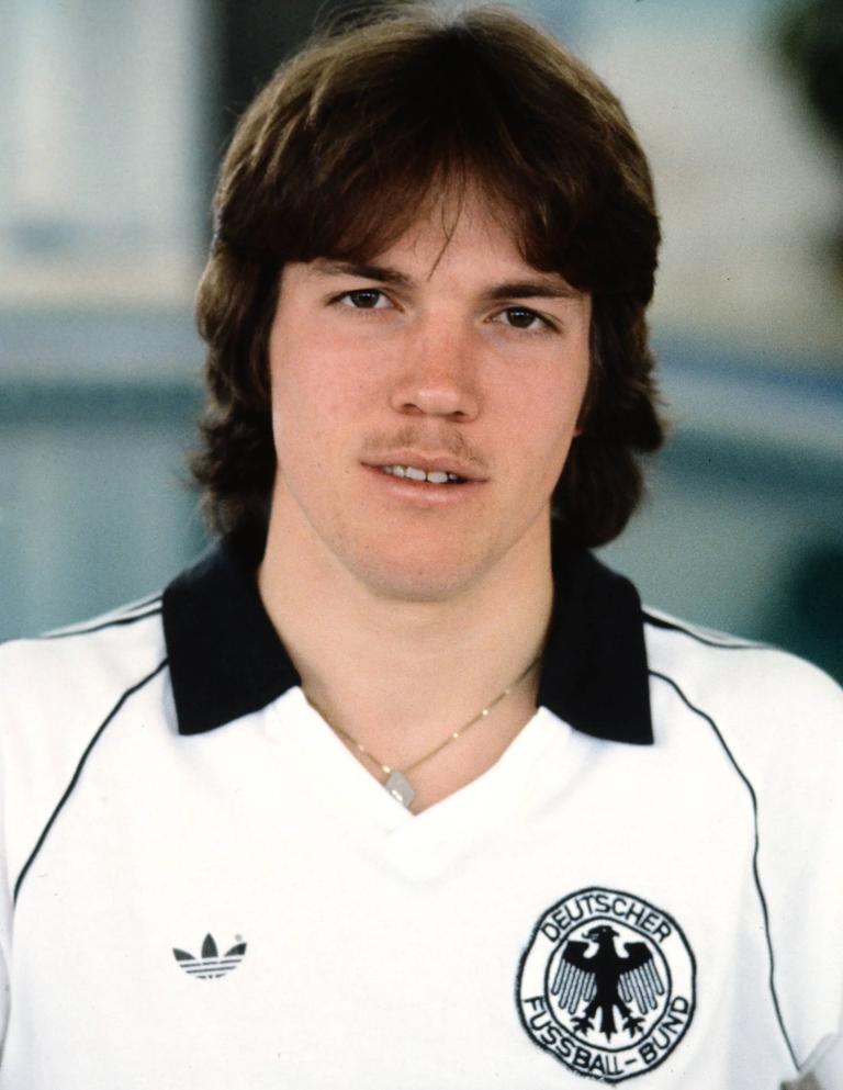 Fussball Fototermin Deutsche Nationalmannschaft in Frankfurt 01.03.1982 Lothar MATTHAEUS (Deutschland) FOTO: WEREK Pressebildagentur xxNOxMODELxRELEASExx

Football Photo call German national team in Frankfurt 01 03 1982 Lothar Matthaeus Germany Photo WEREK  xxNOxMODELxRELEASExx